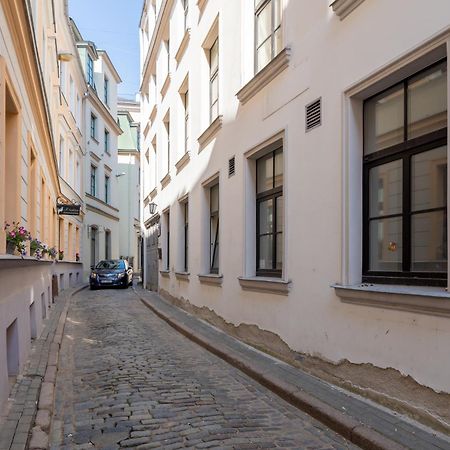 Spacious 1-Bedroom Apartment In The Heart Of Old Town Riga Extérieur photo
