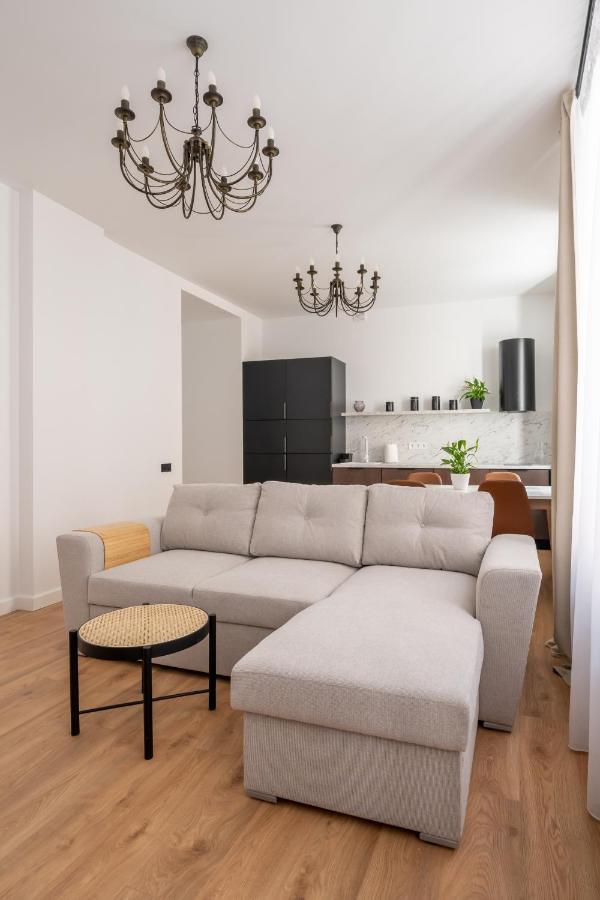 Spacious 1-Bedroom Apartment In The Heart Of Old Town Riga Extérieur photo