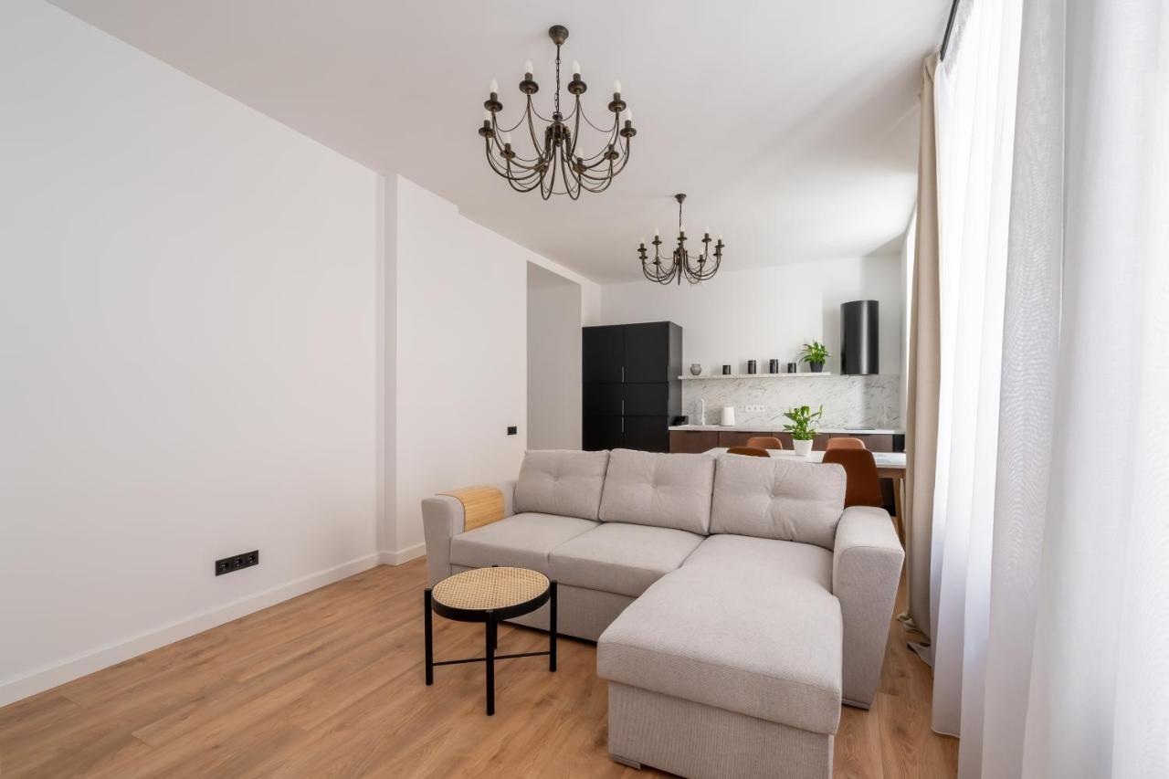 Spacious 1-Bedroom Apartment In The Heart Of Old Town Riga Extérieur photo