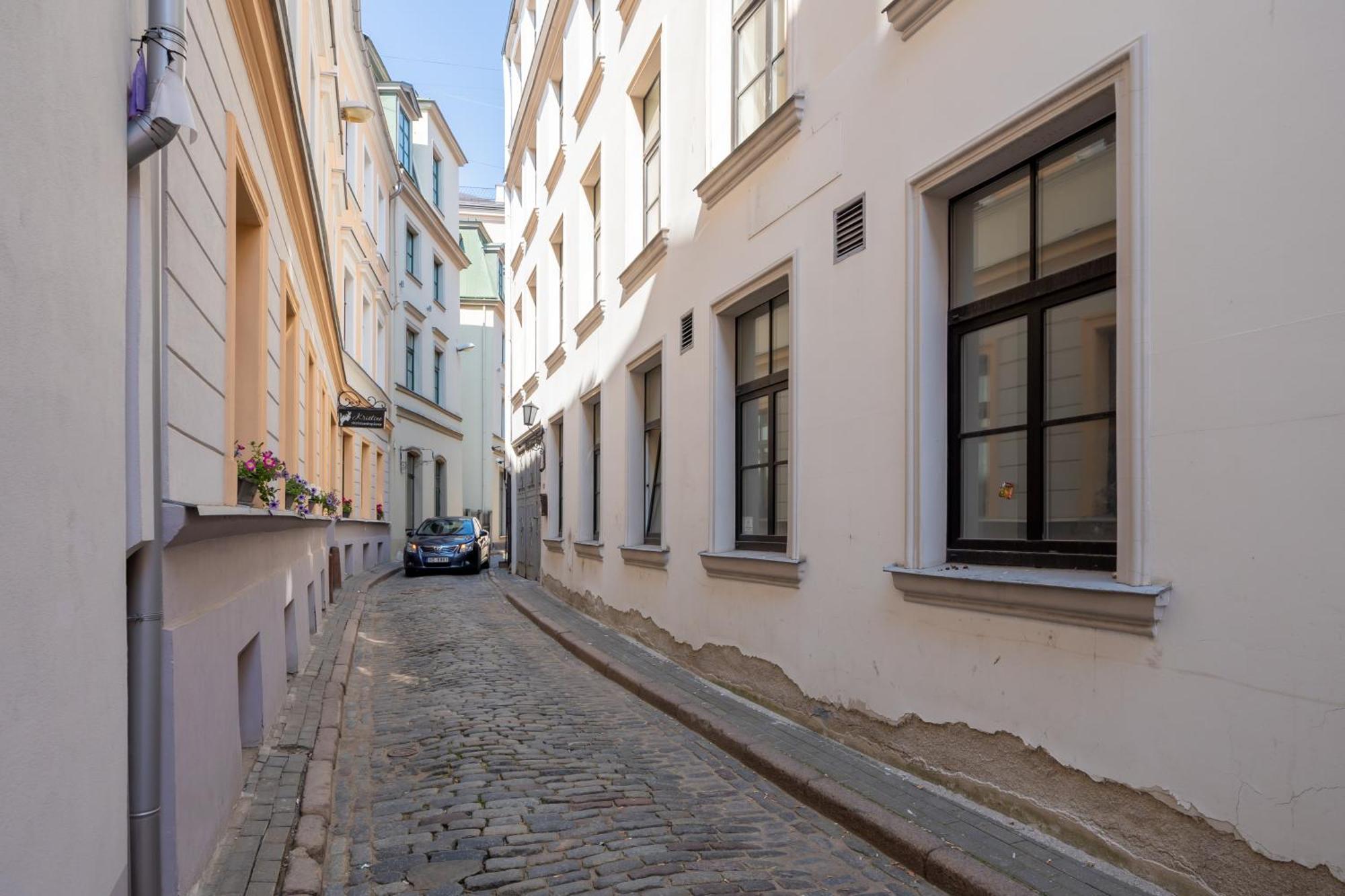 Spacious 1-Bedroom Apartment In The Heart Of Old Town Riga Extérieur photo