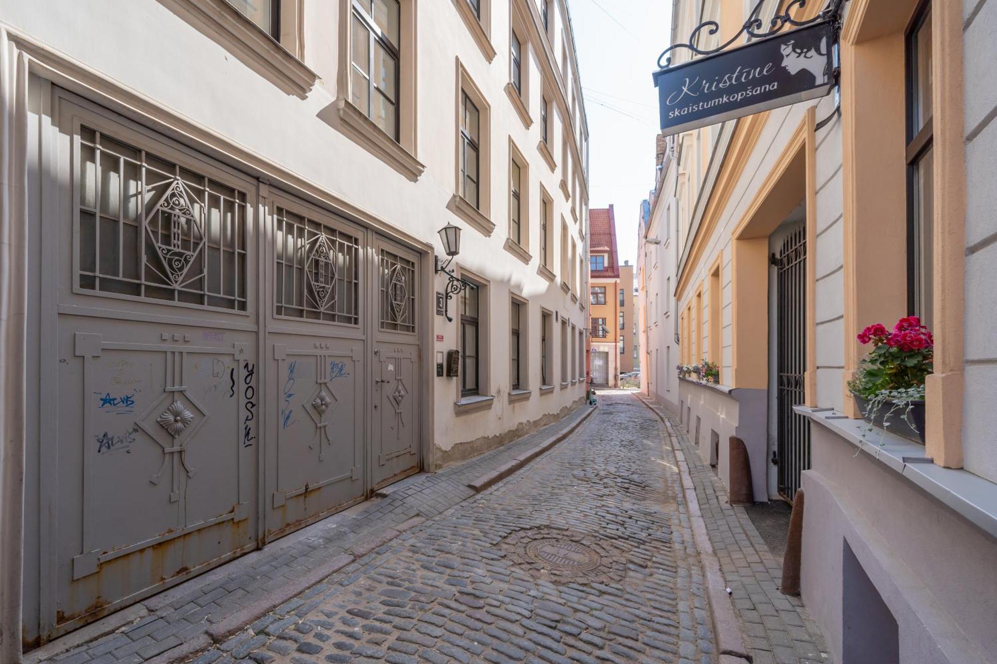 Spacious 1-Bedroom Apartment In The Heart Of Old Town Riga Extérieur photo